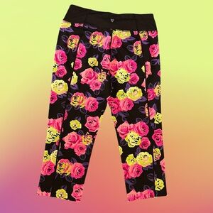 Betsey Johnson Floral Roses Capri Leggings Activewear Size Large Yoga Run Gym